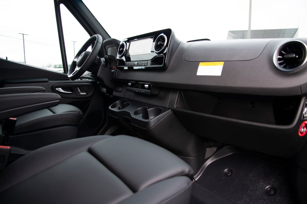 Thumbnail: 2026 Mercedes-Benz Sprinter - 14