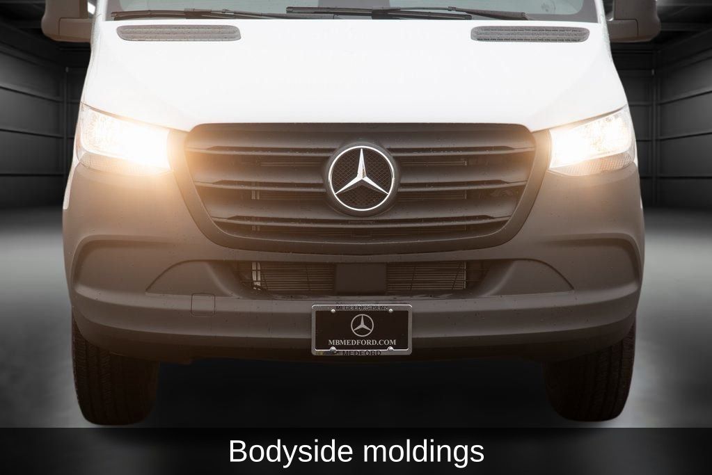 Thumbnail: 2025 Mercedes-Benz Sprinter - 16