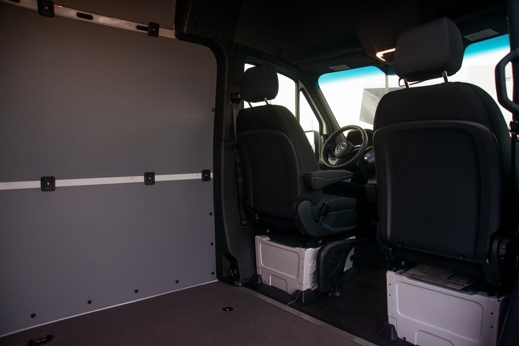 Thumbnail: 2025 Mercedes-Benz Sprinter - 39