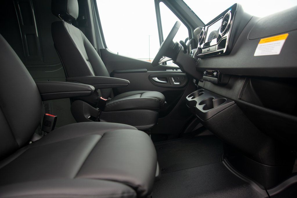 Thumbnail: 2025 Mercedes-Benz Sprinter - 19