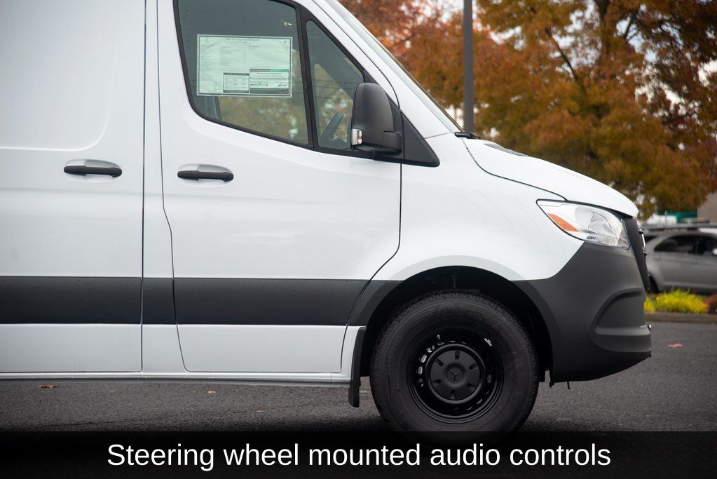 Thumbnail: 2025 Mercedes-Benz Sprinter - 11