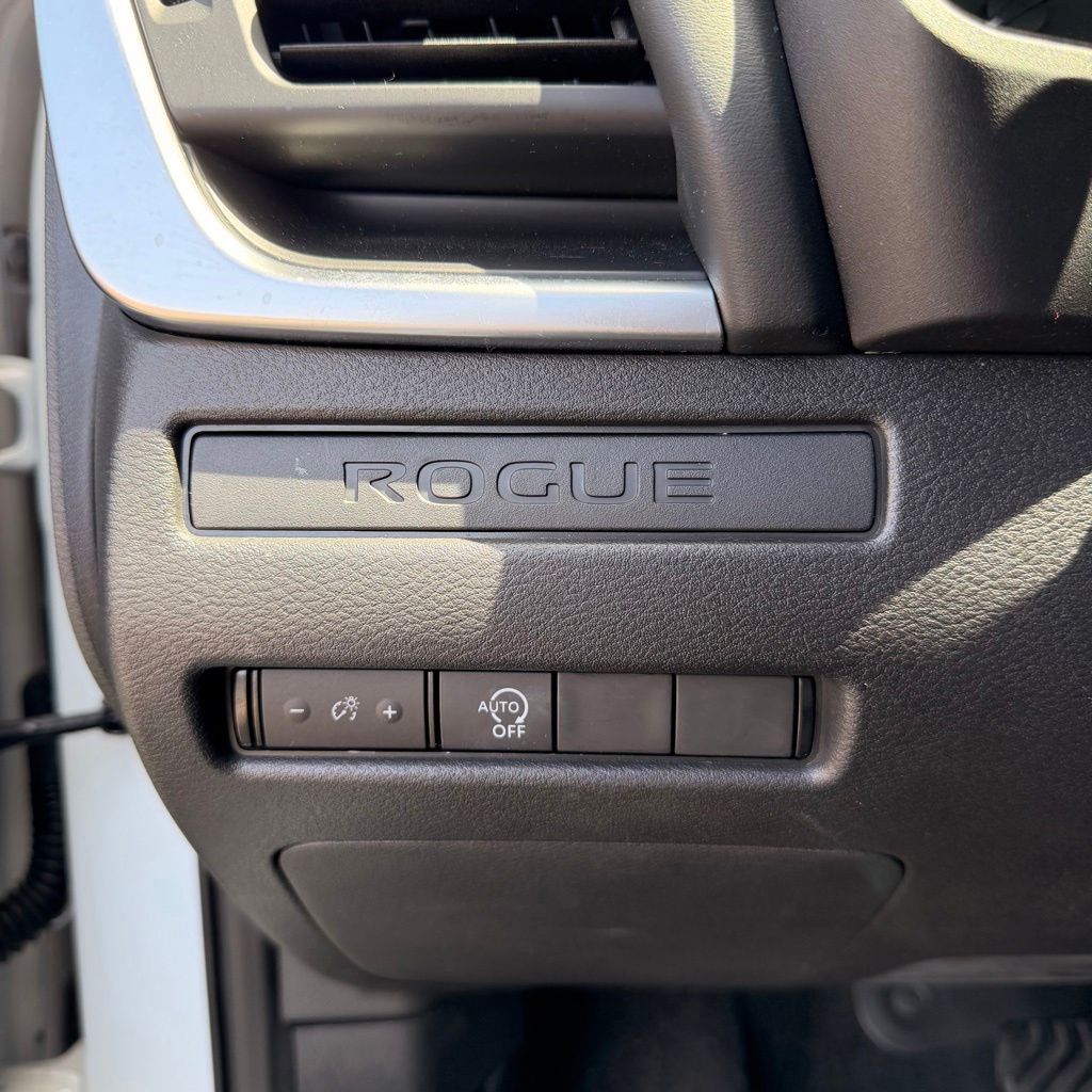 Thumbnail: 2023 Nissan Rogue - 20