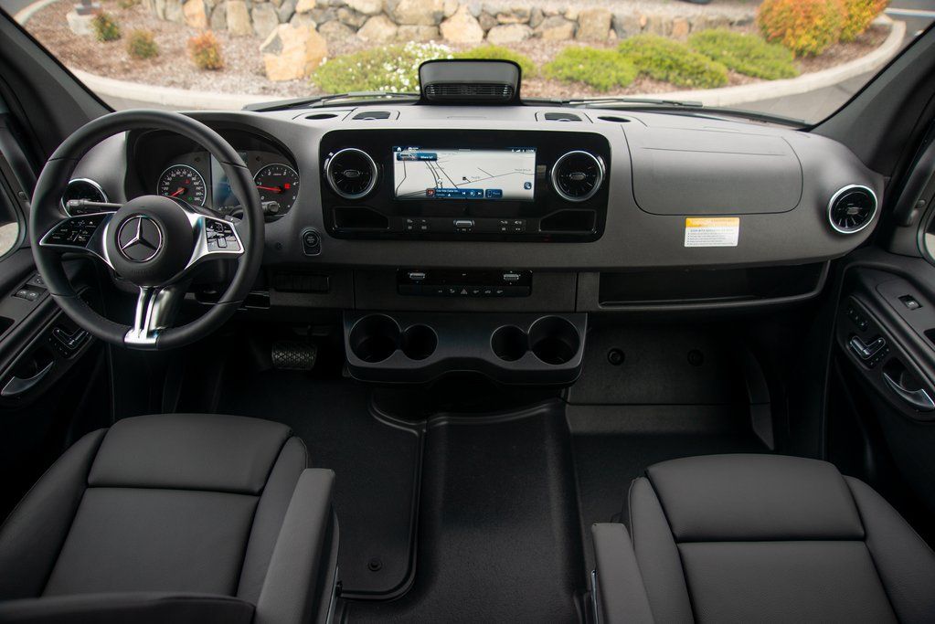 Thumbnail: 2025 Mercedes-Benz Sprinter - 21