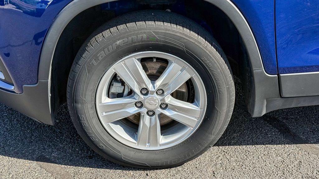 Thumbnail: 2017 Chevrolet Trax - 11