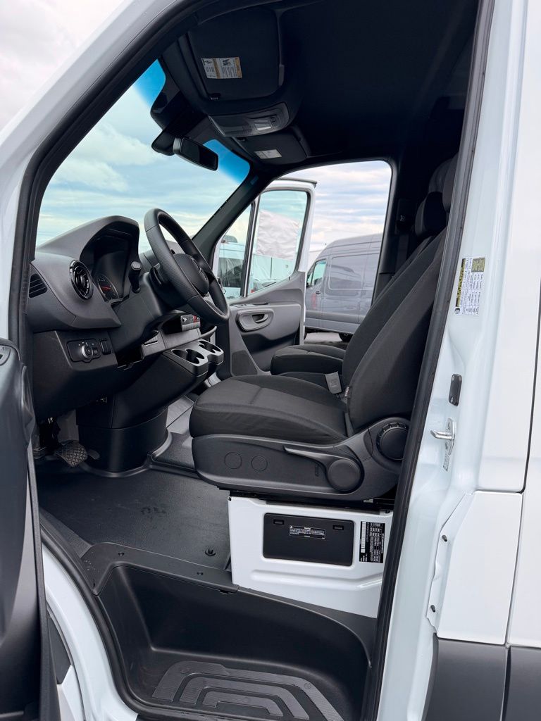 Thumbnail: 2026 Mercedes-Benz Sprinter - 21