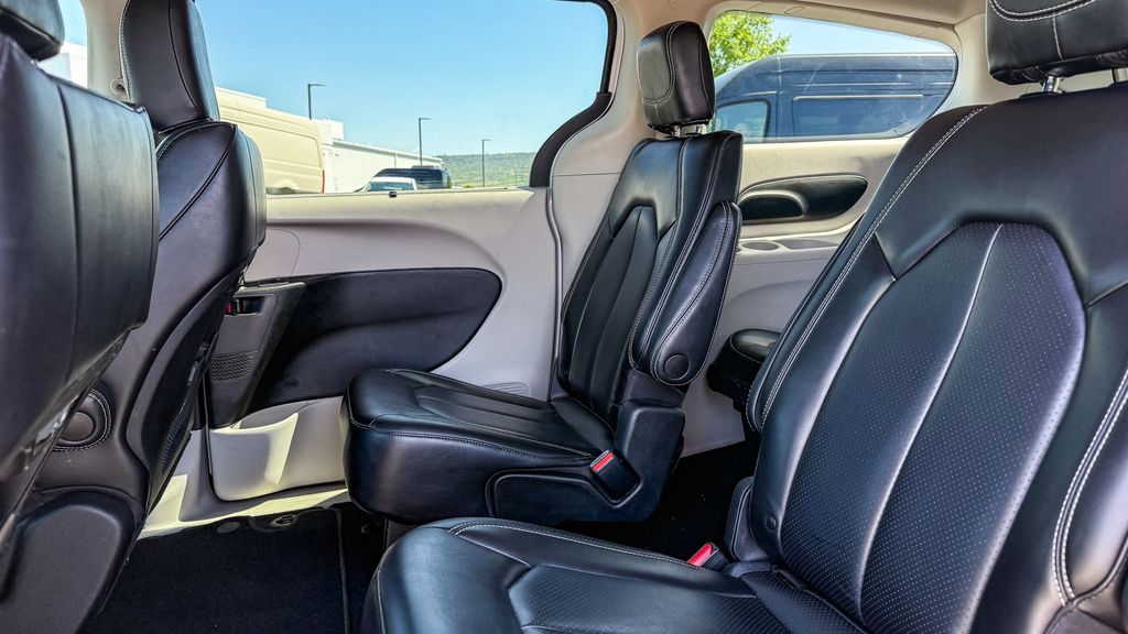 Thumbnail: 2023 Chrysler Pacifica - 16