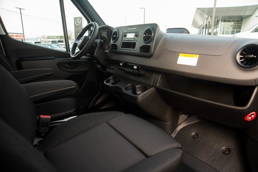 Thumbnail: 2025 Mercedes-Benz Sprinter - 33