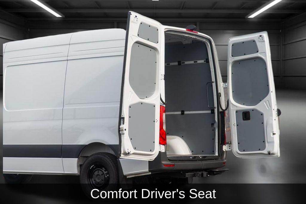 Thumbnail: 2025 Mercedes-Benz Sprinter - 21