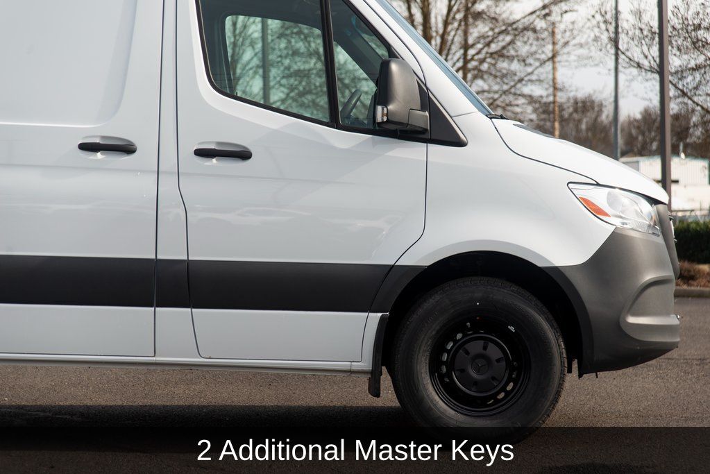 Thumbnail: 2025 Mercedes-Benz Sprinter - 9