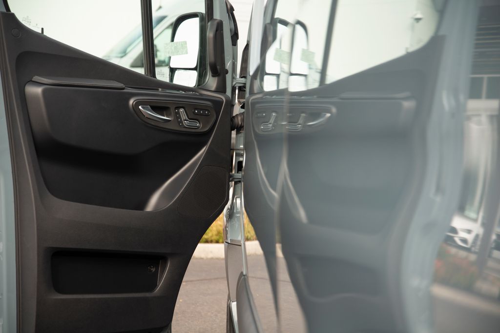Thumbnail: 2025 Mercedes-Benz Sprinter - 10