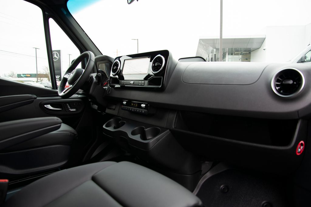 Thumbnail: 2026 Mercedes-Benz Sprinter - 14