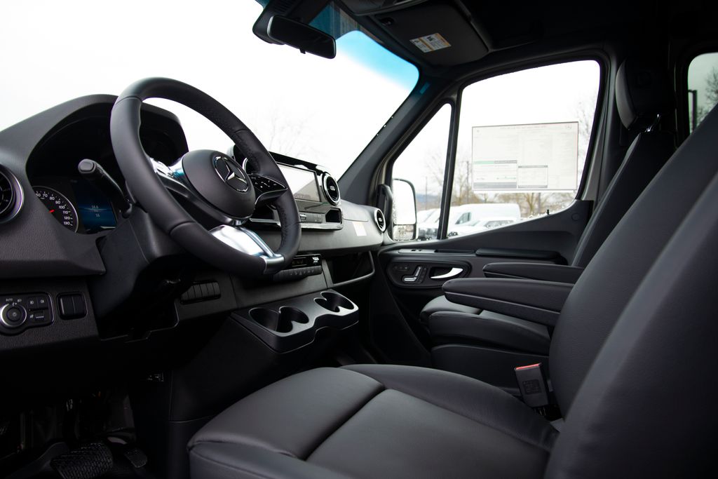 Thumbnail: 2026 Mercedes-Benz Sprinter - 12