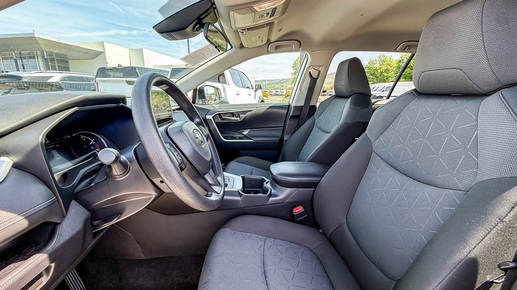 Thumbnail: 2025 Toyota RAV4 - 18