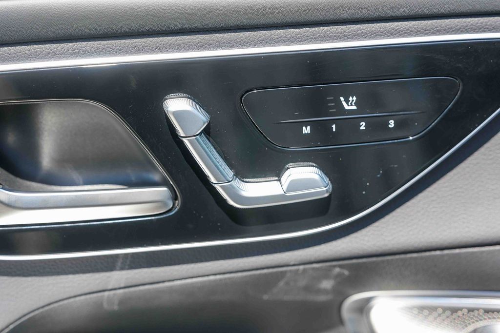 Thumbnail: 2025 Mercedes-Benz GLC - 25