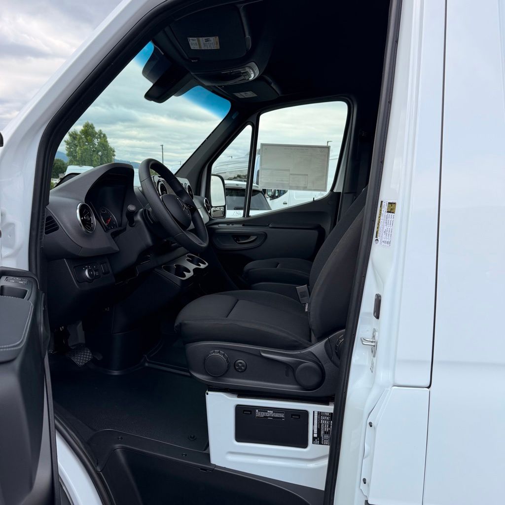 Thumbnail: 2026 Mercedes-Benz Sprinter - 21