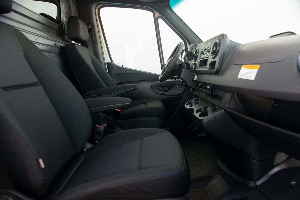 Thumbnail: 2025 Mercedes-Benz Sprinter - 31