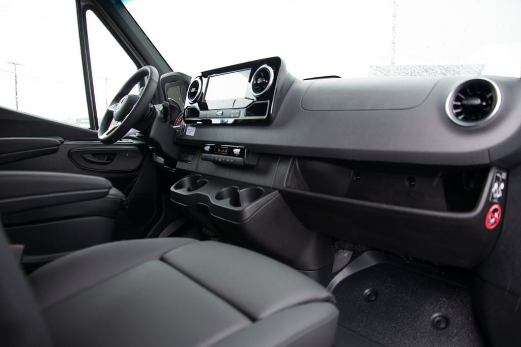 Thumbnail: 2026 Mercedes-Benz Sprinter - 14