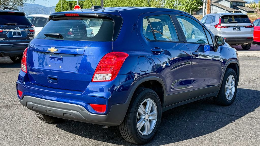 Thumbnail: 2017 Chevrolet Trax - 6