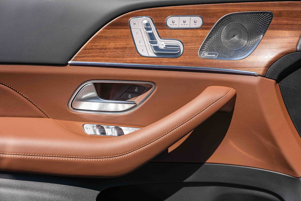 Thumbnail: 2026 Mercedes-Benz GLS - 16