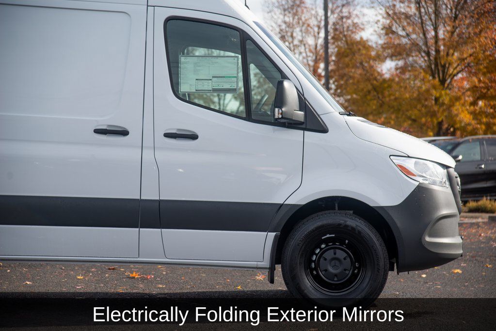 Thumbnail: 2025 Mercedes-Benz Sprinter - 10