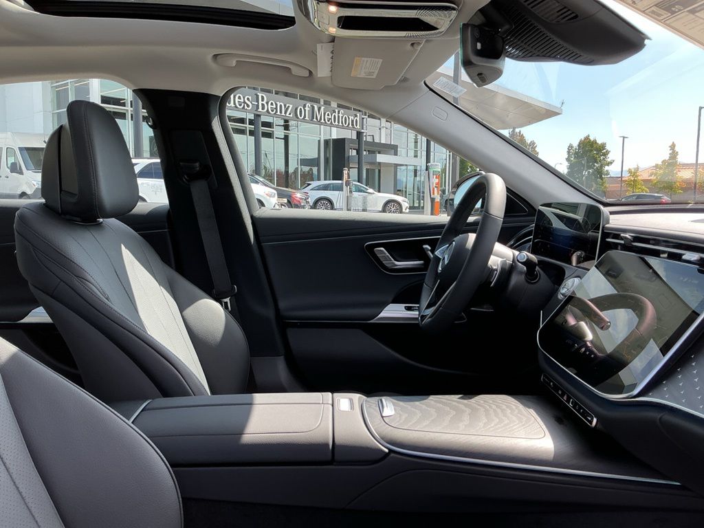 2027 Mercedes-Benz E-Class E350 - Photo 18