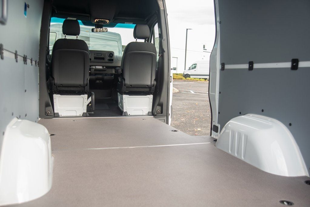 Thumbnail: 2025 Mercedes-Benz Sprinter - 39