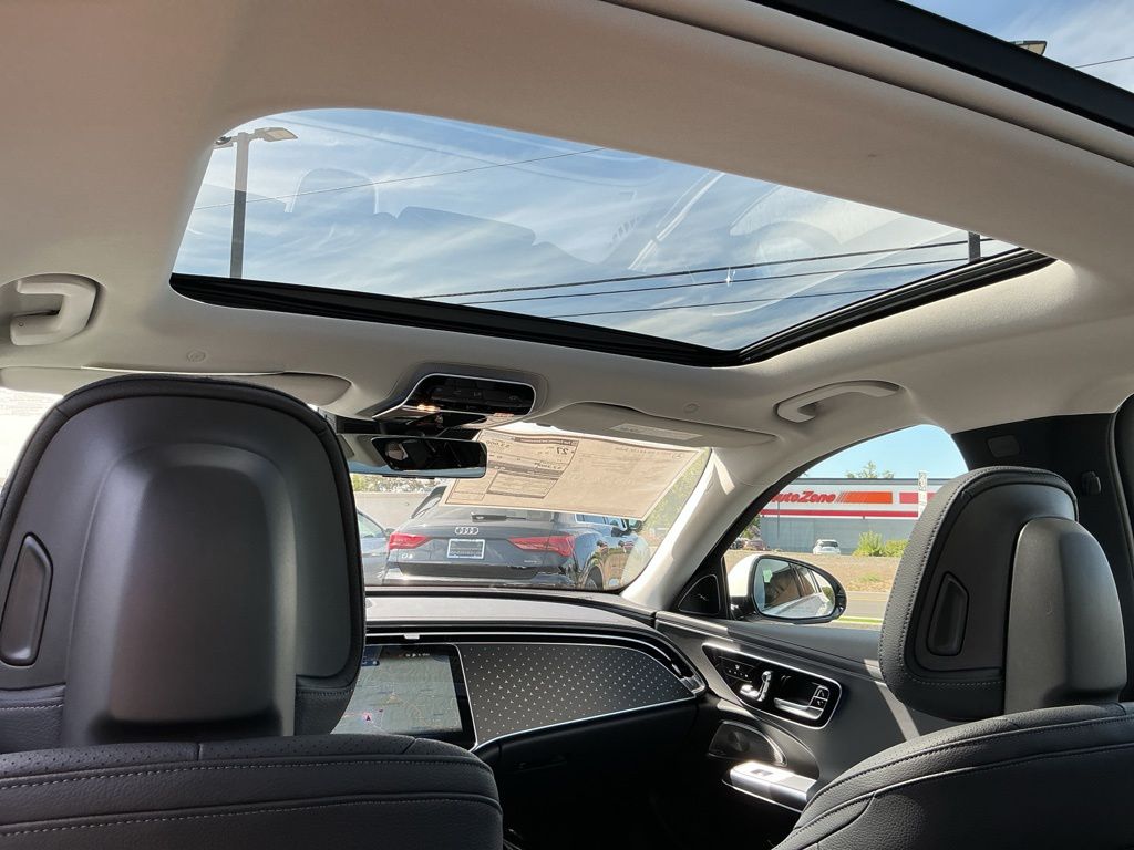 2027 Mercedes-Benz E-Class E350 - Photo 24