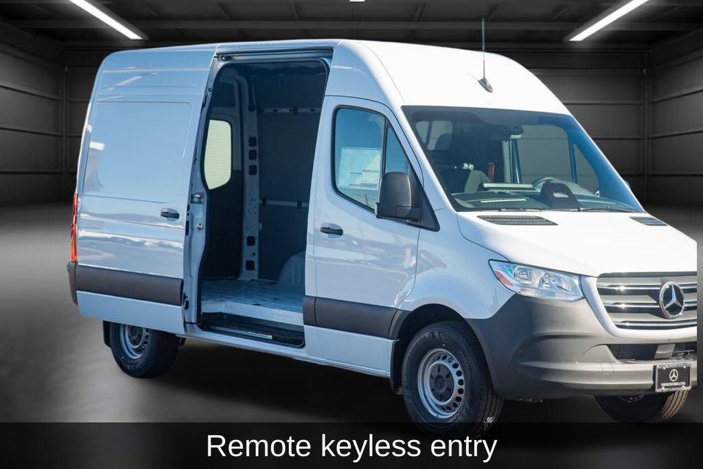 Thumbnail: 2025 Mercedes-Benz Sprinter - 11