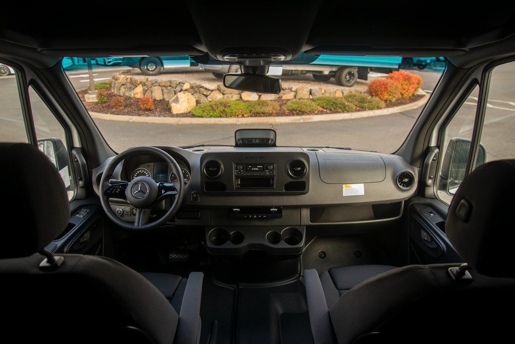 Thumbnail: 2025 Mercedes-Benz Sprinter - 37
