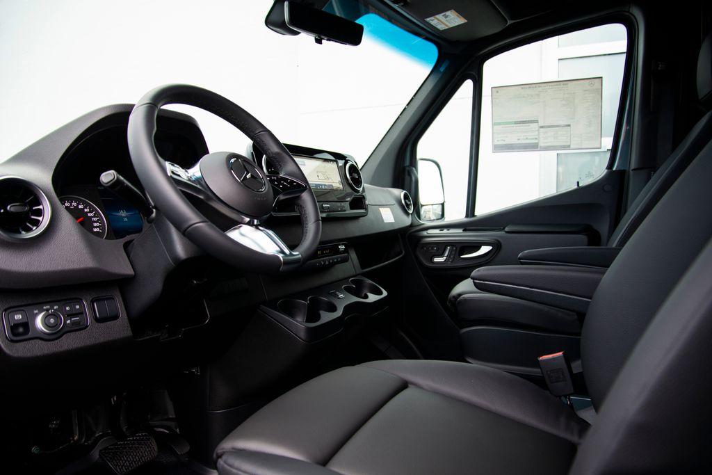 Thumbnail: 2026 Mercedes-Benz Sprinter - 12
