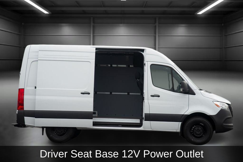 Thumbnail: 2025 Mercedes-Benz Sprinter - 8