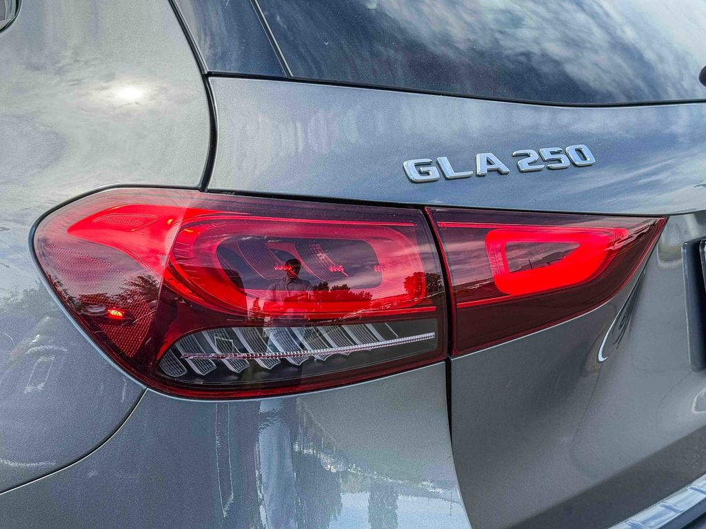 Thumbnail: 2022 Mercedes-Benz GLA - 9