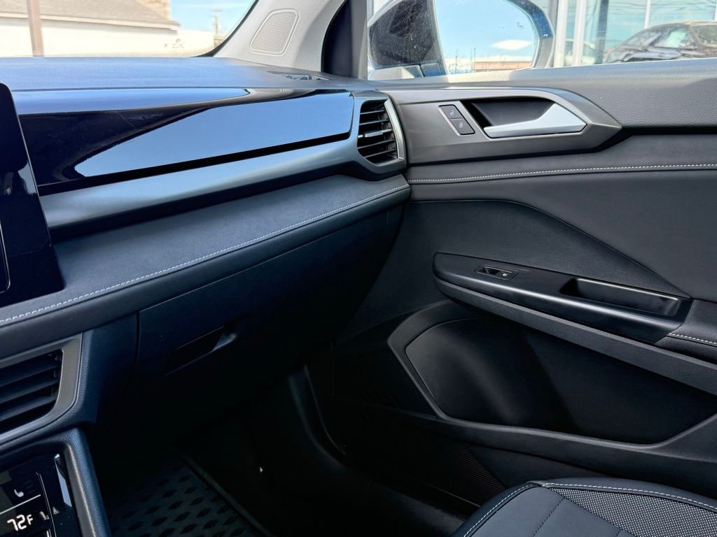 Thumbnail: 2025 Volkswagen Taos - 16