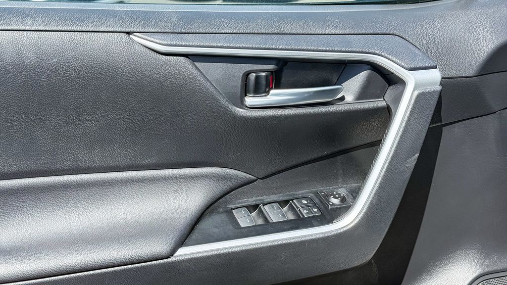 Thumbnail: 2025 Toyota RAV4 - 22