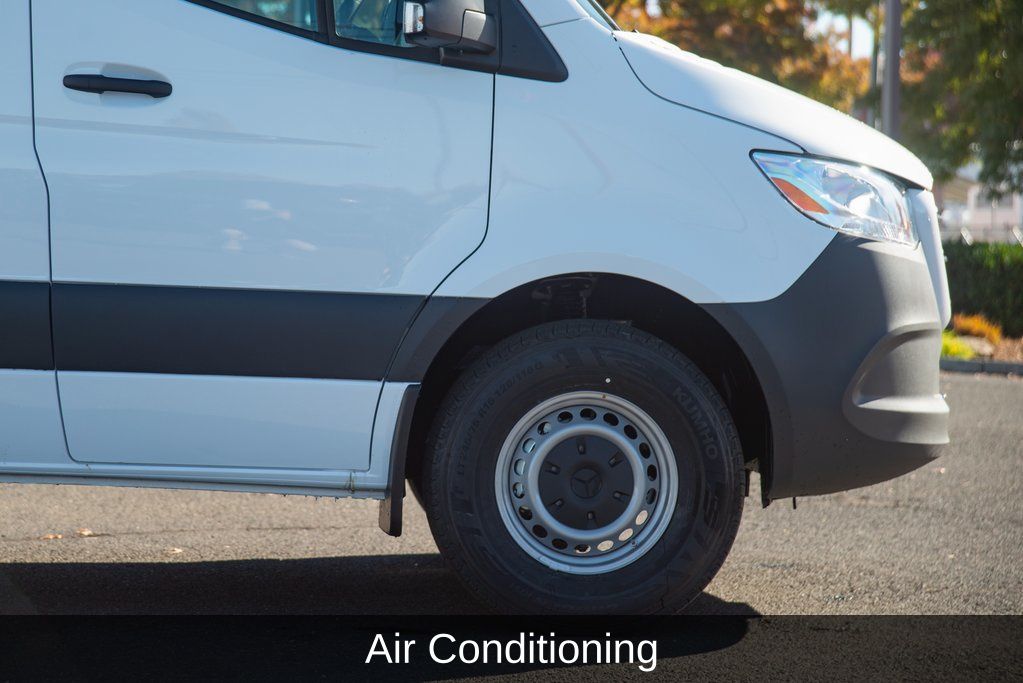 Thumbnail: 2025 Mercedes-Benz Sprinter - 9