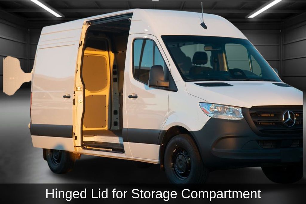 Thumbnail: 2025 Mercedes-Benz Sprinter - 9