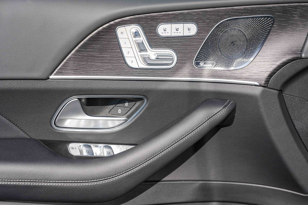 Thumbnail: 2026 Mercedes-Benz GLS - 23