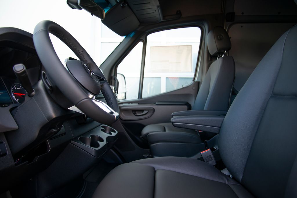 Thumbnail: 2026 Mercedes-Benz Sprinter - 12