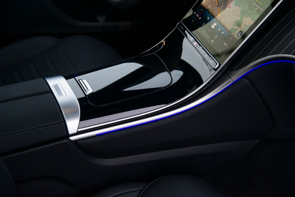 Thumbnail: 2026 Mercedes-Benz GLC - 21