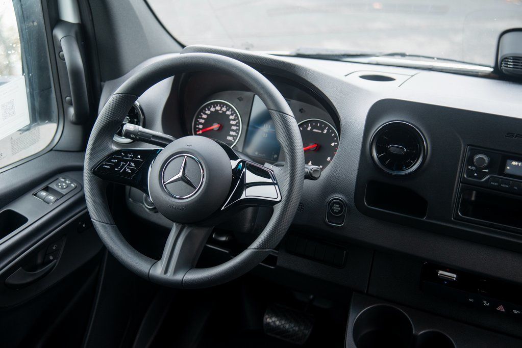 Thumbnail: 2025 Mercedes-Benz Sprinter - 31