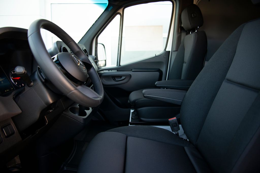 Thumbnail: 2026 Mercedes-Benz Sprinter - 13