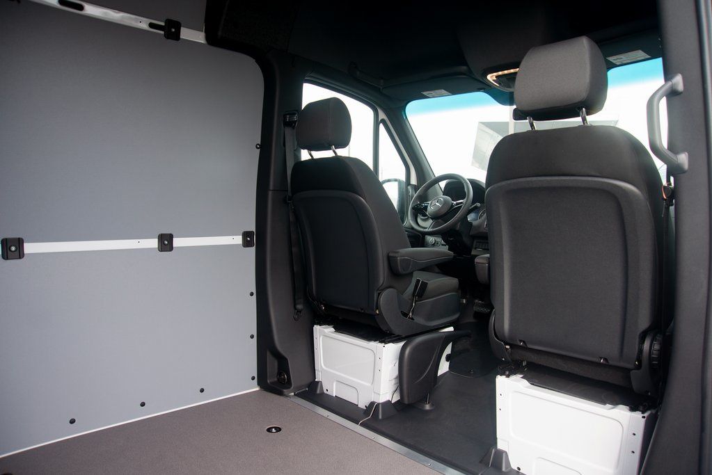 Thumbnail: 2025 Mercedes-Benz Sprinter - 40