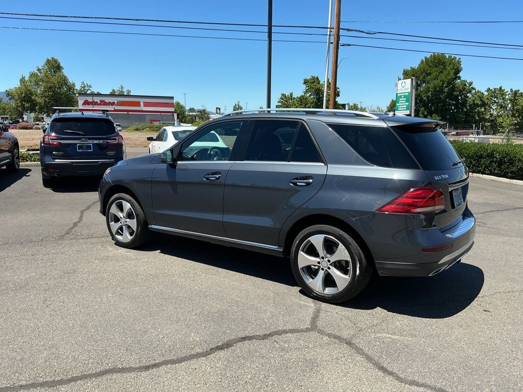 Thumbnail: 2016 Mercedes-Benz GLE - 9