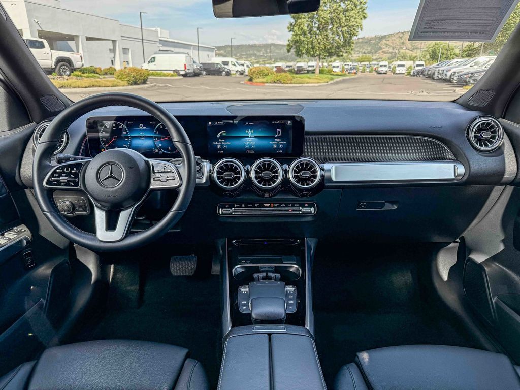 Thumbnail: 2022 Mercedes-Benz GLB - 12