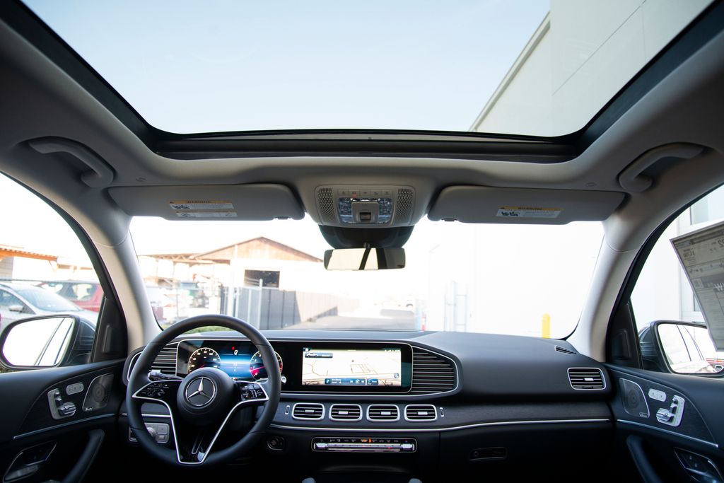 Thumbnail: 2026 Mercedes-Benz GLE - 16