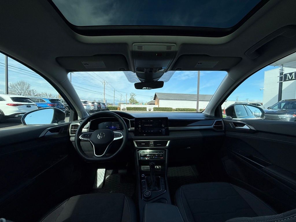 Thumbnail: 2025 Volkswagen Taos - 17