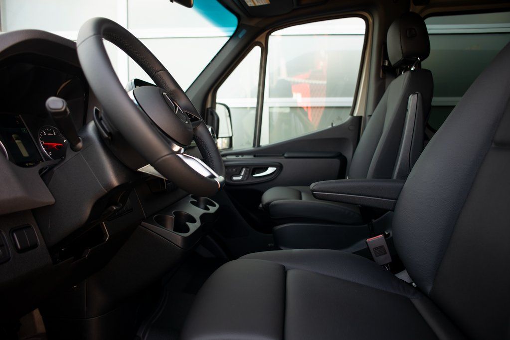 Thumbnail: 2025 Mercedes-Benz Sprinter - 15