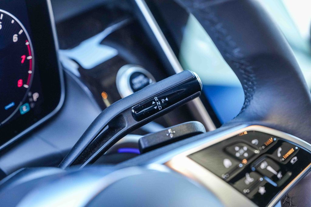 Thumbnail: 2025 Mercedes-Benz GLC - 24