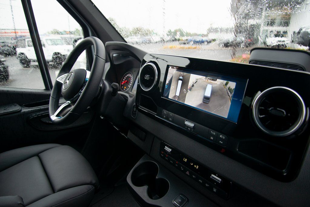 Thumbnail: 2025 Mercedes-Benz Sprinter - 15