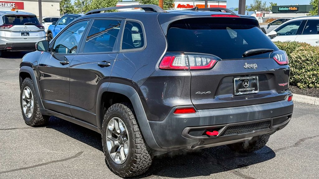 Thumbnail: 2019 Jeep Cherokee - 8